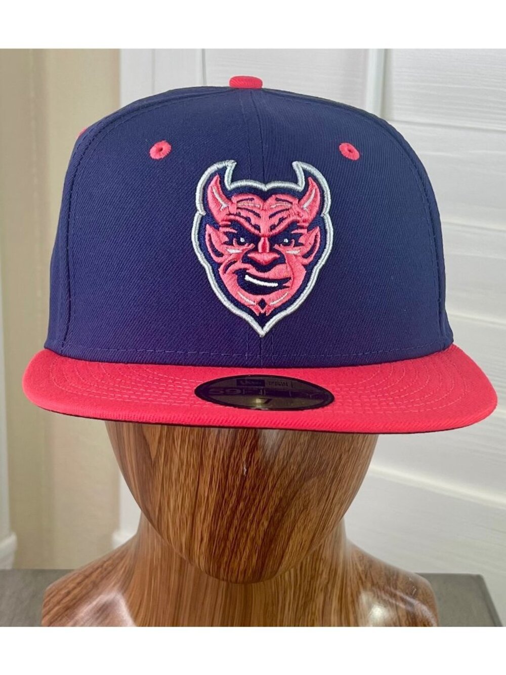 New Era 59Fifty MiLB Demonios de Des Moines Navy/Red Fitted Baseball Hat Size 7